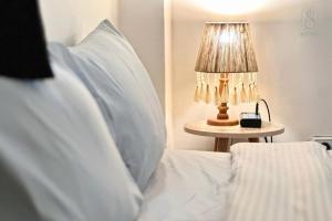Comfy 1BR Studio Apartment With Coffee & Extra Beds