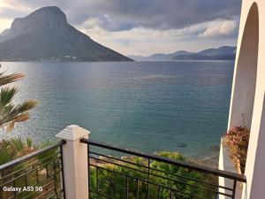 Aegean Villa-On beach apartment! Ideal choice!