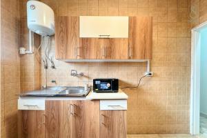 1BR Studio Apartment with Coffee and Extra Beds