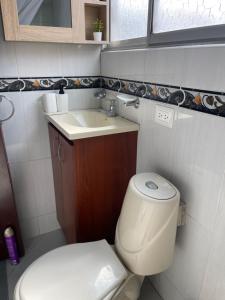 Apartamento cómodo central cerca al aeropuerto