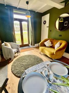Wicket Green Cottage