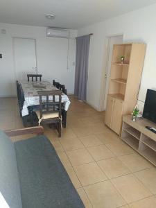 Costanera 3 dormitorios 2 cocheras estamos a 800 metros del centro