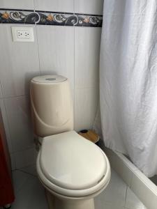 Aparta estudio amoblado cerca al aeropuerto