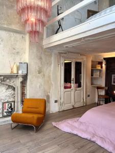Charming and Design Attic Loft Central Milan in coolest area Navigli Ticinese