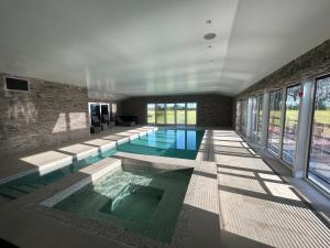 Four Bedroom House With Private Pool - Stunning countryside location with parking close to Chester City Centre