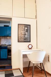 Spacious Old-School Condo in Maksimir