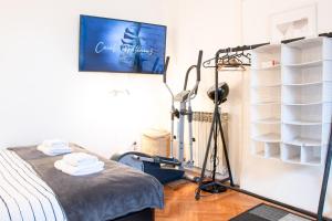 Spacious Old-School Condo in Maksimir