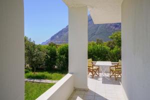 Makyneia Garden House