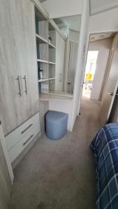 Stunning 2 bed Luxury Caravan at Hoburne Devon Bay, with Hot Tub and sea view