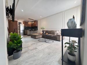 Central Maarif Studio