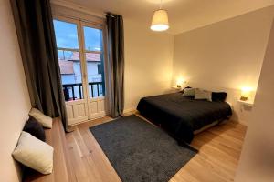 Modern bright flat with outside terrace