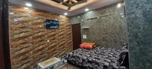 Aggarwal independent apartments fully ac with private kitchen for self cooking havingutensils and Fridge and washroom along withfacilities of your sweet home, high speed wifi, fridge , smart tv , work desk