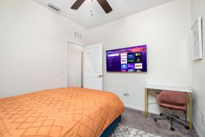 Beautiful Home, Walk to UF, Newly built