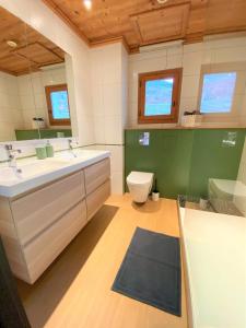 Appartements Nouveau - Duplex avec terrasse et parking 70m : photos des chambres
