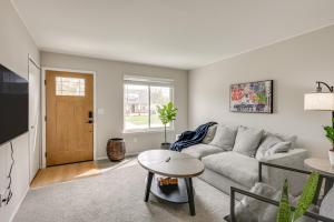 3 Mi to Dtwn Royal Oak Getaway with Fenced Yard!