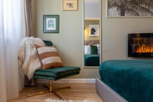 Views of Palace of the Parliament 2BR Jungle Theme