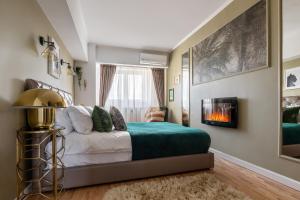 Views of Palace of the Parliament 2BR Jungle Theme