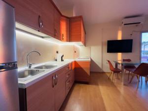 Vlorë - GGpremiumstays beachfront ApartHotel - 2 double bedrooms first line exclusive view with 2 balconies