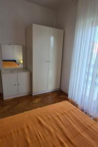 Apartments by the sea Mirca, Brac - 5655