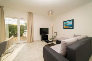 Two-Bedroom Apartment with Terrace and Sea View room in Apartment Kampor 15310a
