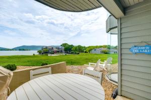 Resort Condo on Smith Mtn Lake Linens Included!