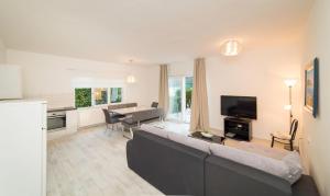 Apartments by the sea Kampor, Rab - 15310