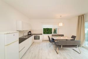 Apartments by the sea Kampor, Rab - 15310