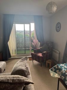 Beautiful 2 bedroom apartment in lawley village