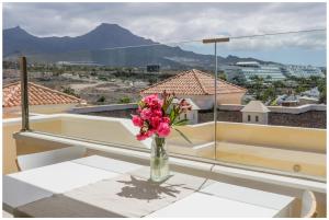 Oceano Residence La Caleta with Sea View & Terrace, 2B