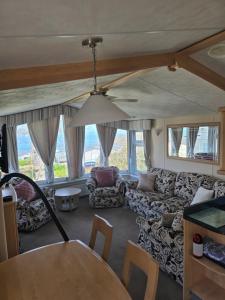 8 Birth Caravan Quay West Sea Views