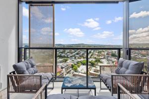 Mountain View 2BR with Pool, Huge Gym and Parking