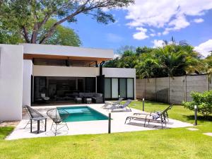 Casa Mobula - Modern single-level Home, private Pool, near Beach