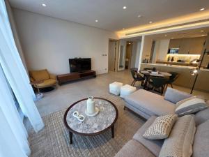 Sleek 1BR Haven Comfort and Style in Pearlhouse!