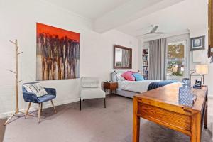 Spacious Contemporary Warehouse City Views Glebe