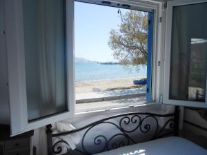 Floras Rooms Milos Greece