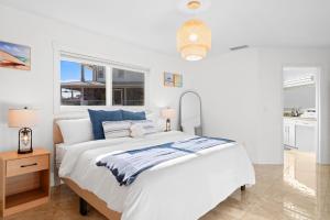 Relaxing Waterfront Retreat Near Downtown with Hot Tub, Kayaks, private Dock and Pets Welcome!