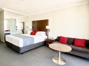 Breathtaking Ocean and City Views Level 20