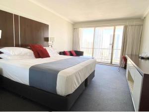 Breathtaking Ocean and City Views Level 20