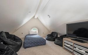 Lake Views! Hot Tub! Walk to Coffee & Lake Rentals