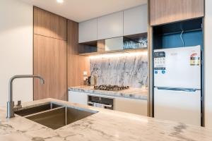 River View Central Brisbane 2-Bedroom Apartment with Parking