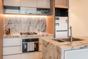 River View Central Brisbane 2-Bedroom Apartment with Parking