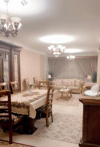 شقة لقطة للايجار المفروش بالشيخ زايد ب 3 غرف نوم