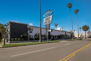 Sunset West Hotel, SureStay Collection By Best Western