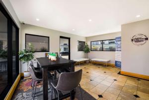 Sunset West Hotel, SureStay Collection By Best Western