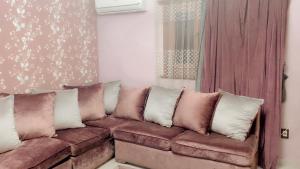 شقة لقطة للايجار المفروش بالشيخ زايد ب 3 غرف نوم