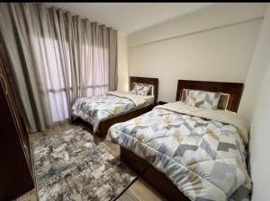 شقة لقطة للايجار المفروش بالشيخ زايد ب 3 غرف نوم