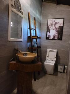Nhà Gỗ Bên Sông