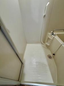 Two bed rooms with three large beds close to Shinsaibashi,