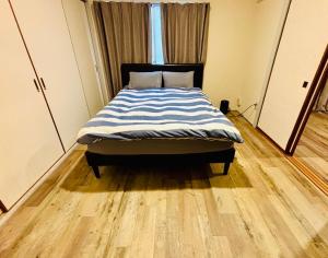 Two bed rooms with three large beds close to Shinsaibashi,