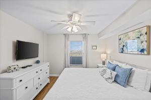 Pelican Beach Resort 809